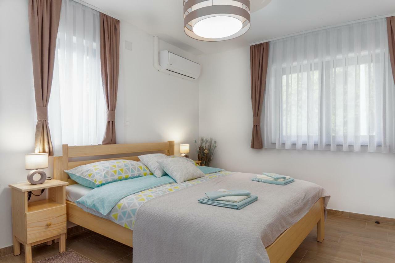 Holiday Home, Apartman Obajdin Слуни Екстериор снимка